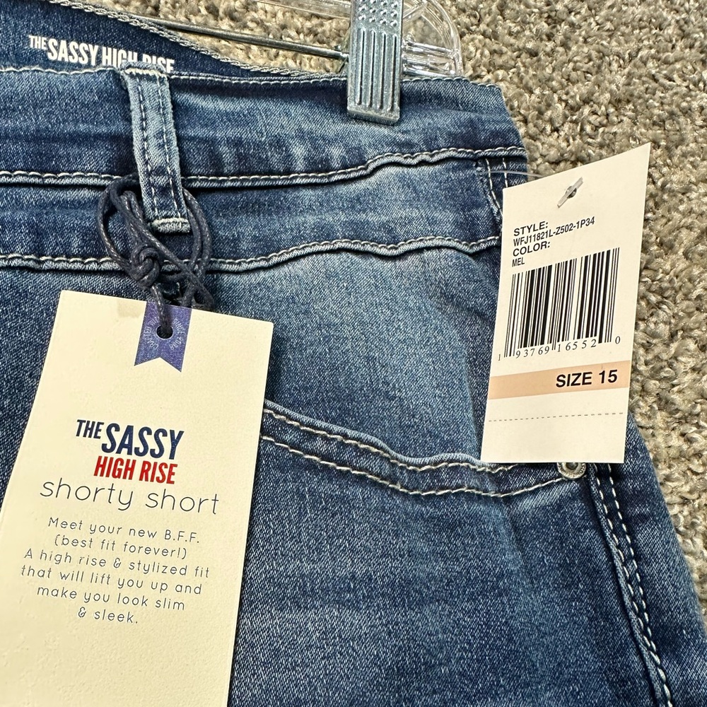 NWT WallFlower Sassy High-Rise Denim Shorts Size 15 - Picture 4 of 4